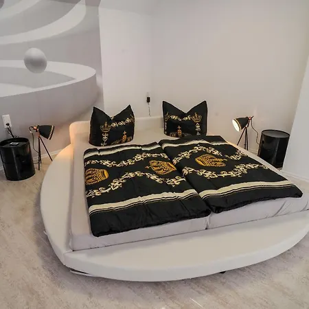 Designpension Traumschloss Garni מלון