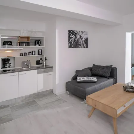 Designpension Traumschloss Garni מלון ורניגרוד