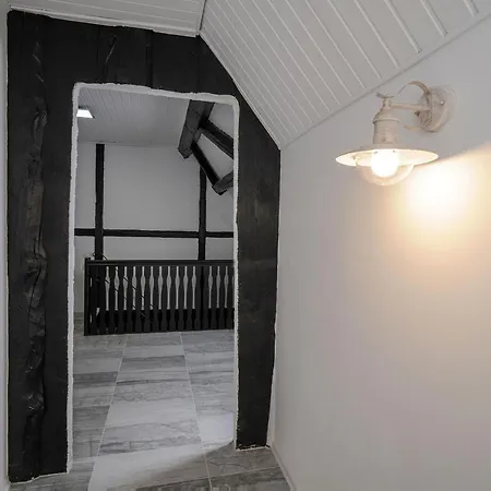 Designpension Traumschloss Garni מלון 2*