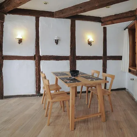 Designpension Traumschloss Garni מלון 2*