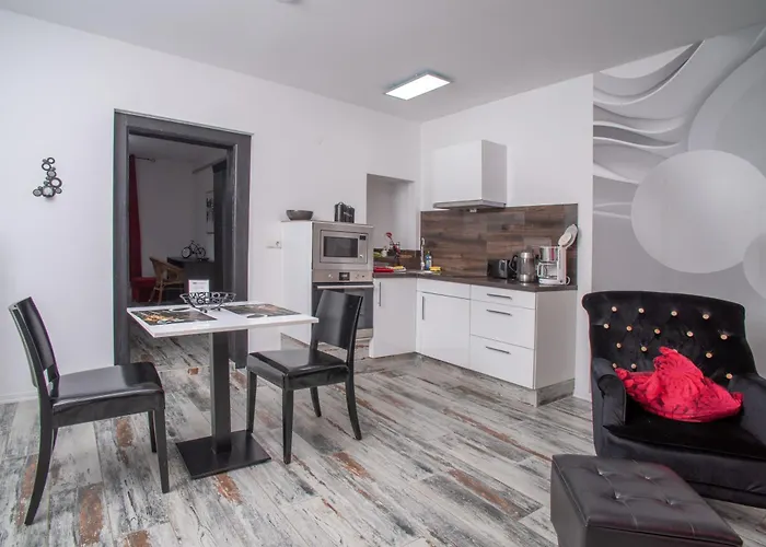 Designpension Traumschloss Garni Hotel 2*