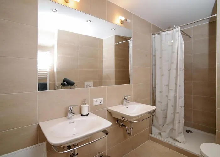 Designpension Traumschloss Garni Hotel 2*