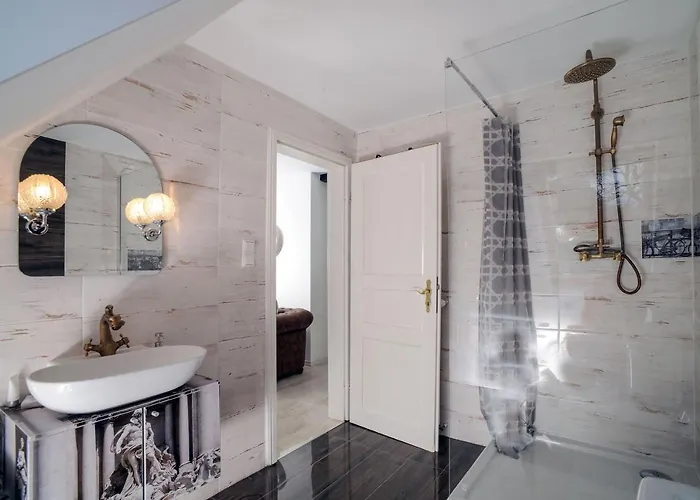 Designpension Traumschloss Garni Hotel 2*